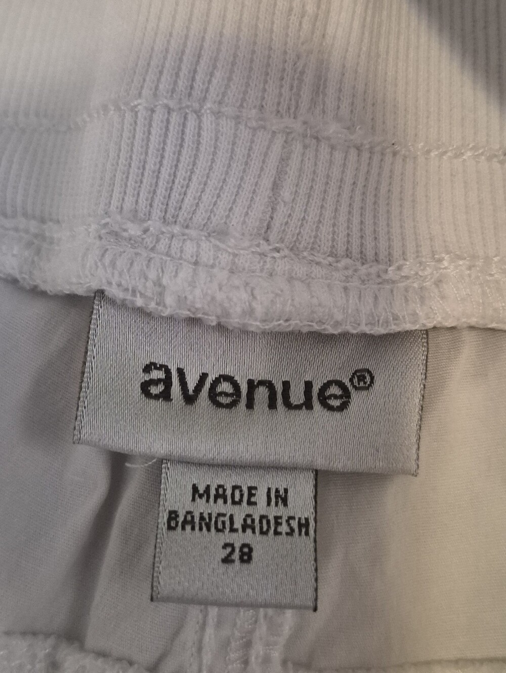 Avenue White Casual Capris - Picture 3 of 3